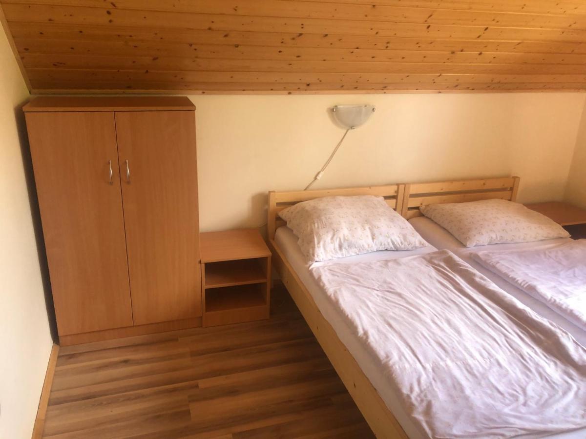Zalakarosi Egerfa Nyaralohaz Foeldszinti Es Emeleti Apartman Exterior foto