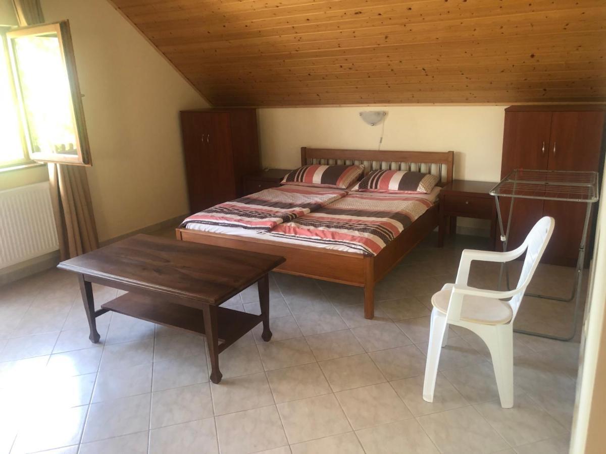 Zalakarosi Egerfa Nyaralohaz Foeldszinti Es Emeleti Apartman Exterior foto