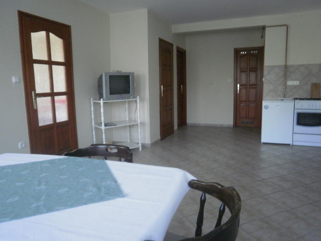 Zalakarosi Egerfa Nyaralohaz Foeldszinti Es Emeleti Apartman Cameră foto