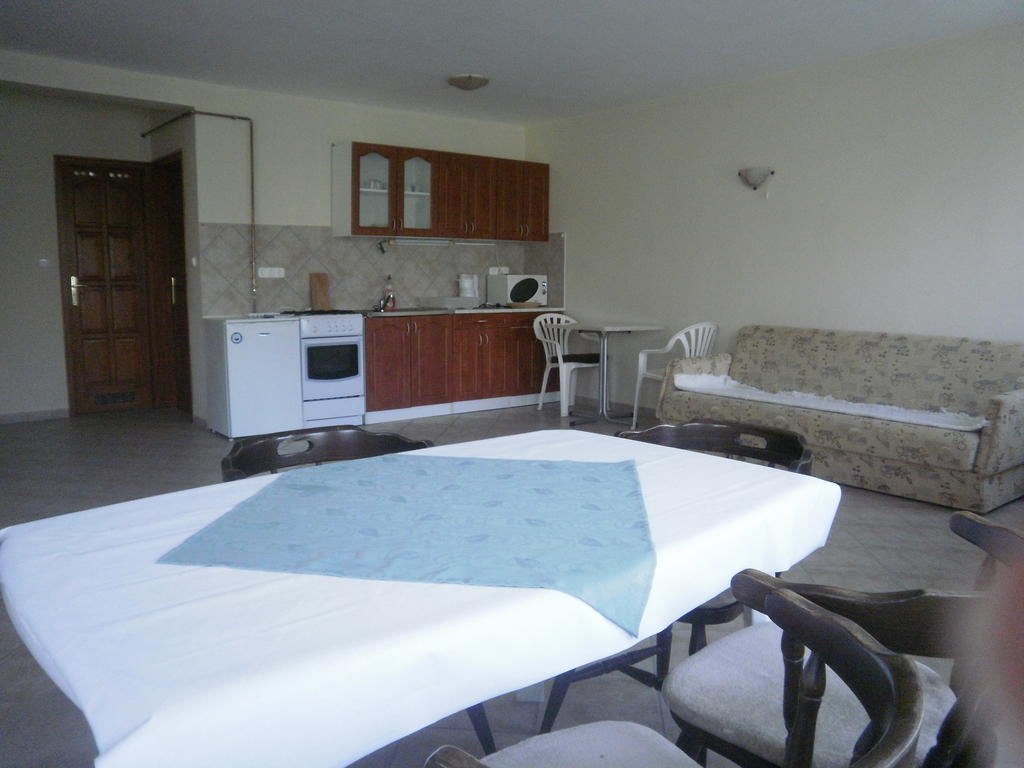 Zalakarosi Egerfa Nyaralohaz Foeldszinti Es Emeleti Apartman Cameră foto