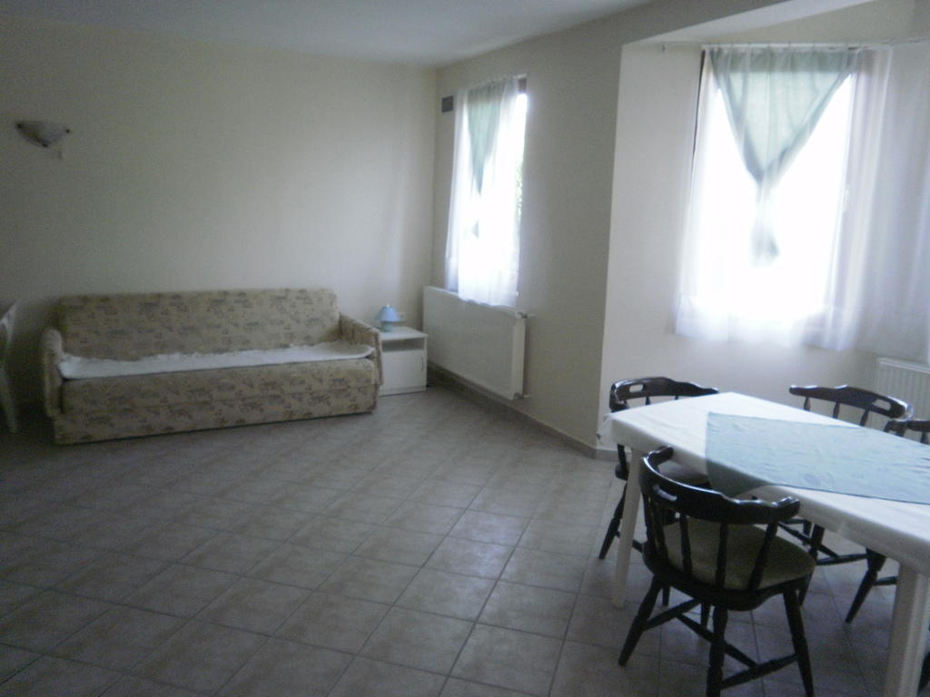 Zalakarosi Egerfa Nyaralohaz Foeldszinti Es Emeleti Apartman Cameră foto