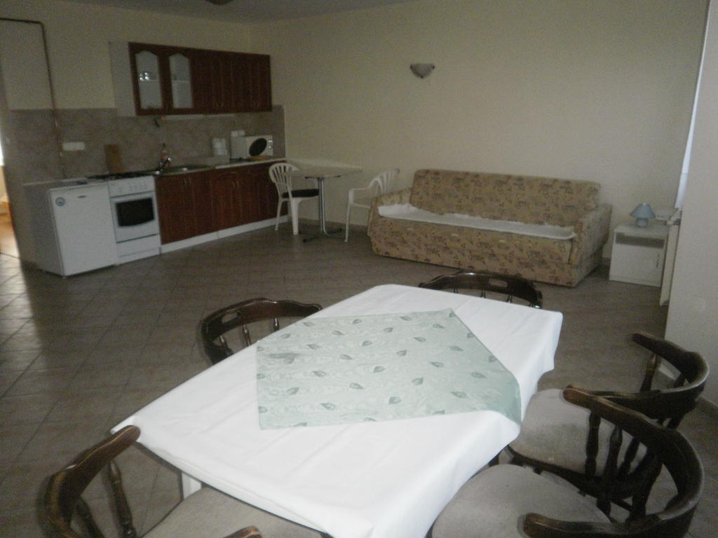 Zalakarosi Egerfa Nyaralohaz Foeldszinti Es Emeleti Apartman Cameră foto