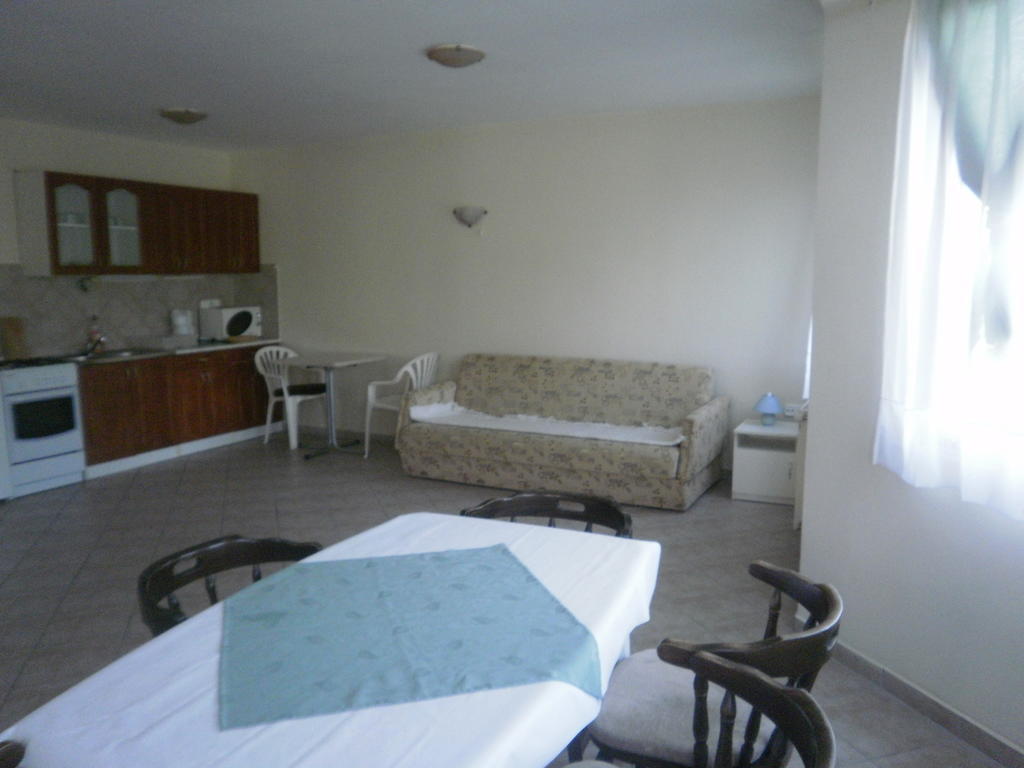 Zalakarosi Egerfa Nyaralohaz Foeldszinti Es Emeleti Apartman Cameră foto