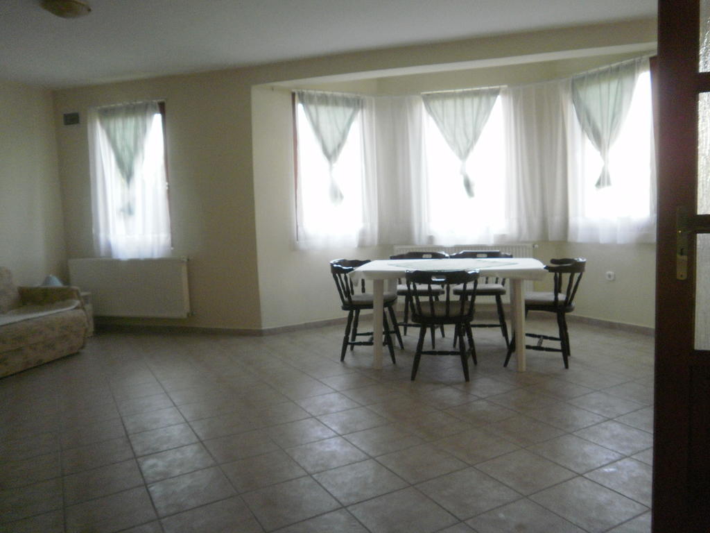 Zalakarosi Egerfa Nyaralohaz Foeldszinti Es Emeleti Apartman Cameră foto