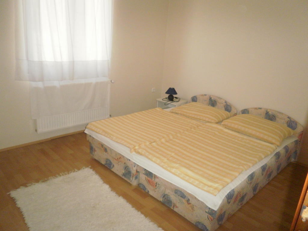 Zalakarosi Egerfa Nyaralohaz Foeldszinti Es Emeleti Apartman Cameră foto